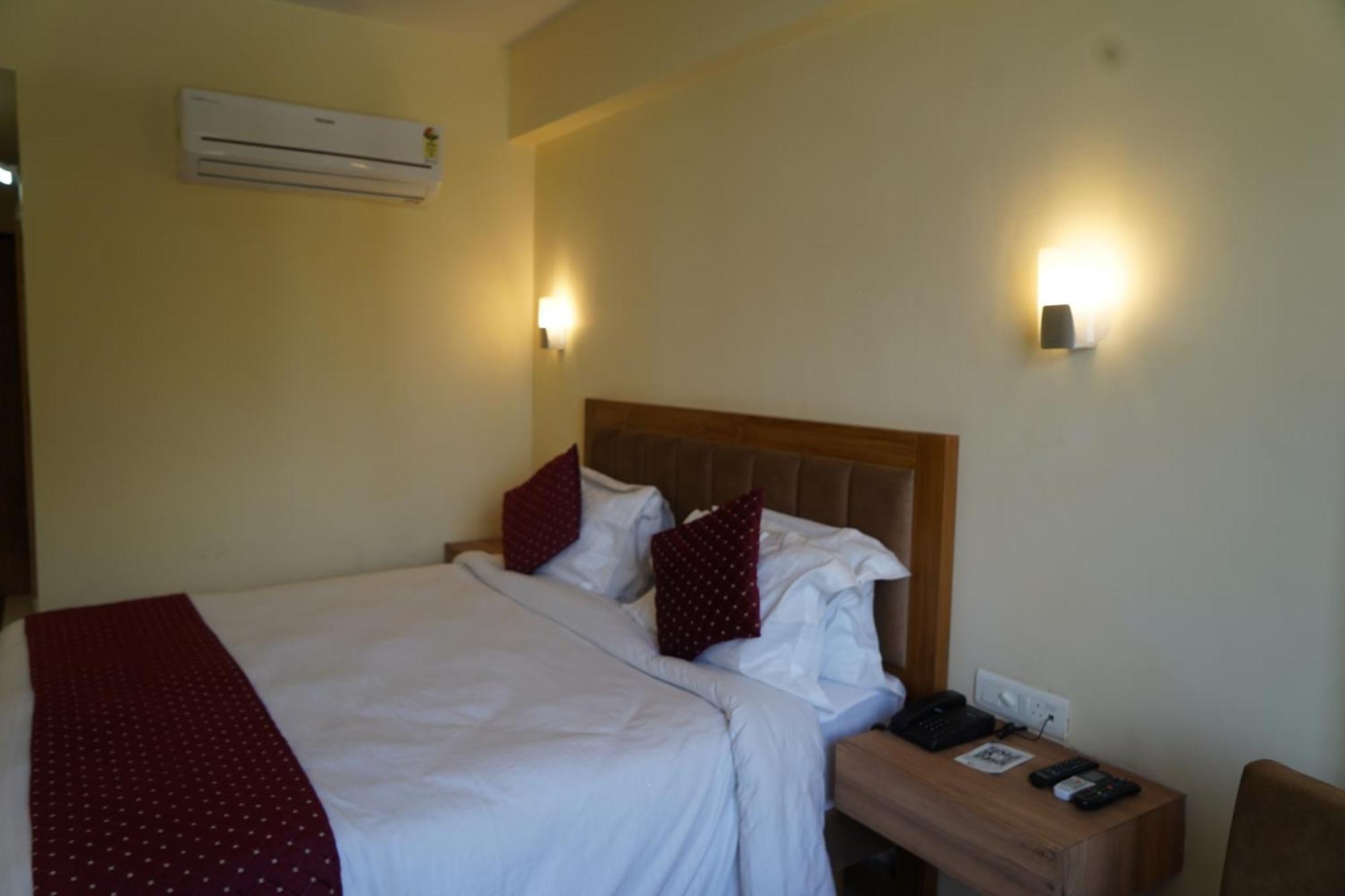 Hotel Forest Avenue - Best Luxury Hotel In Dehradun Exterior photo