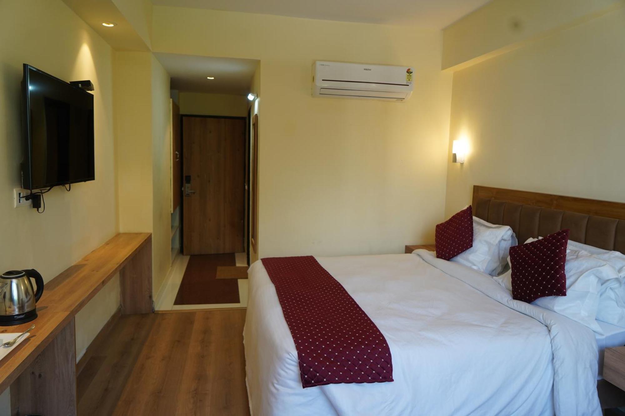 Hotel Forest Avenue - Best Luxury Hotel In Dehradun Exterior photo